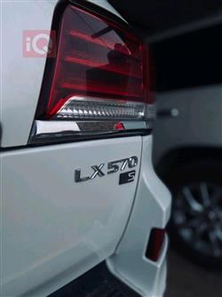 لێکزس LX